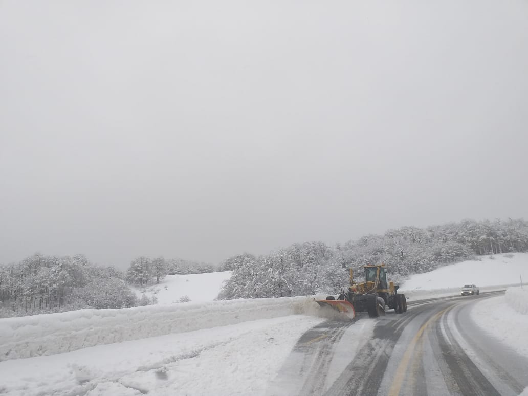 Por hielo y nieve hay caminos intransitables en Neuquén. Foto: Gentileza Vialidad Nacional  