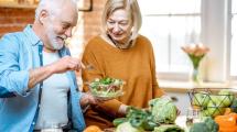 Imagen de Breve guía para comer de manera saludable durante el envejecimiento