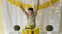 Imagen de Increíble: eligió «Mercado Libre» como motivo para su cumpleaños y lo sorprendieron