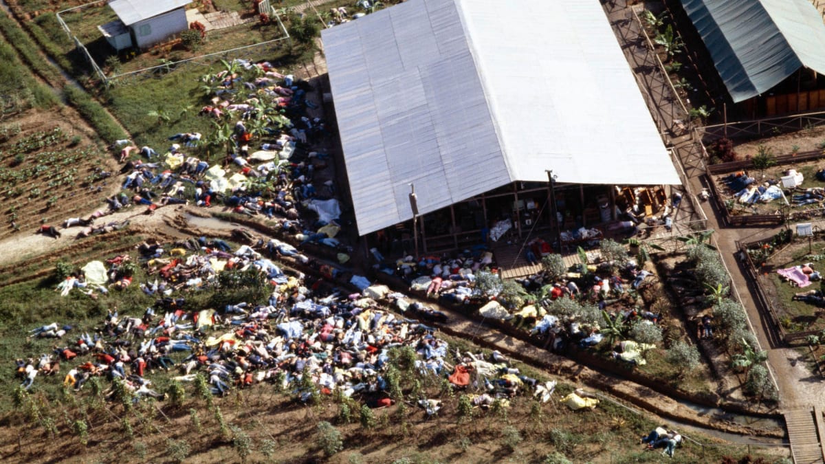 Las imágenes de Jonestown luego del suicidio masivo son impactantes.