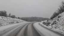 Imagen de Volvió la nieve a la cordillera y afecta la ruta 40 al sur de Bariloche