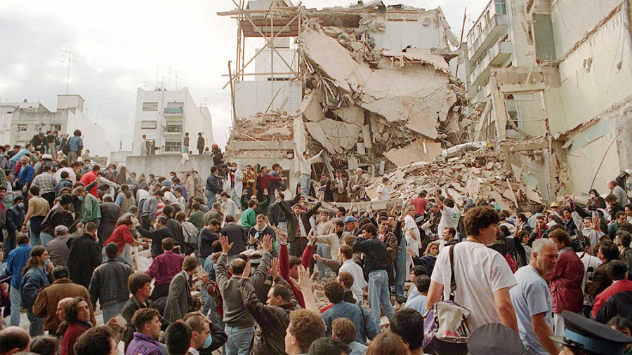 Se cumplen 28 años del ataque a la mutual judía donde  murieron 85 personas. Foto Telam.
