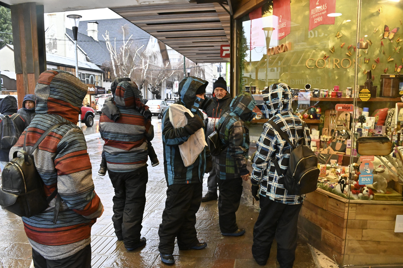 Los comercios de Bariloche recuperaron el nivel de ventas de la prepandemia con el aluvión de turistas de este año. Archivo