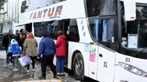 Imagen de Fuerte movimiento en la terminal de ómnibus de Bariloche con la llegada de charters extranjeros