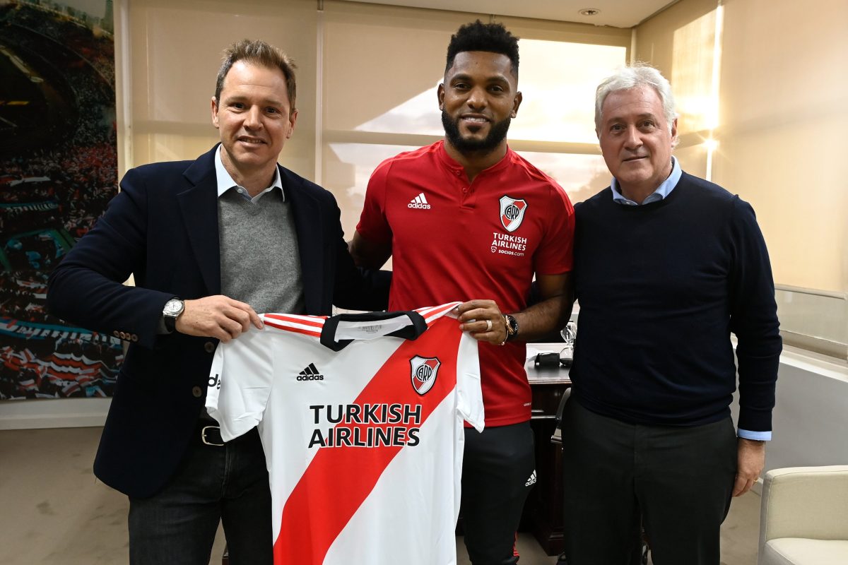 El delantero colombiano se convirtió este martes en el tercer refuerzo del Millonario. (Foto: River Plate)