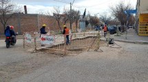 Imagen de Empiezan a reasfaltar calle Don Bosco en Roca luego de terminar un recambio cloacal