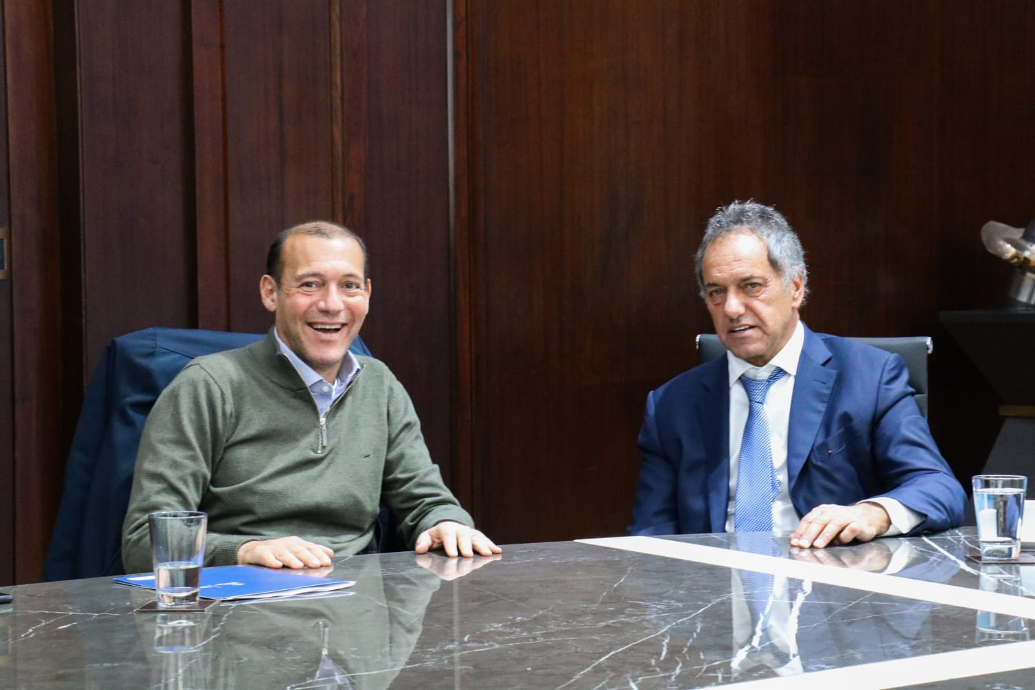 El gobernador de Neuquén, Omar Gutiérrez, se reunió este lunes con el ministro de Desarrollo Productivo, Daniel Scioli. Foto: Gentileza. 