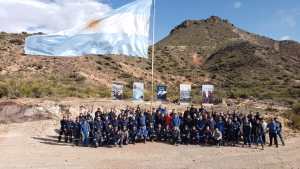 Petroleros homenajearon a héroes de Malvinas con un monumento en el yacimiento El Trapial