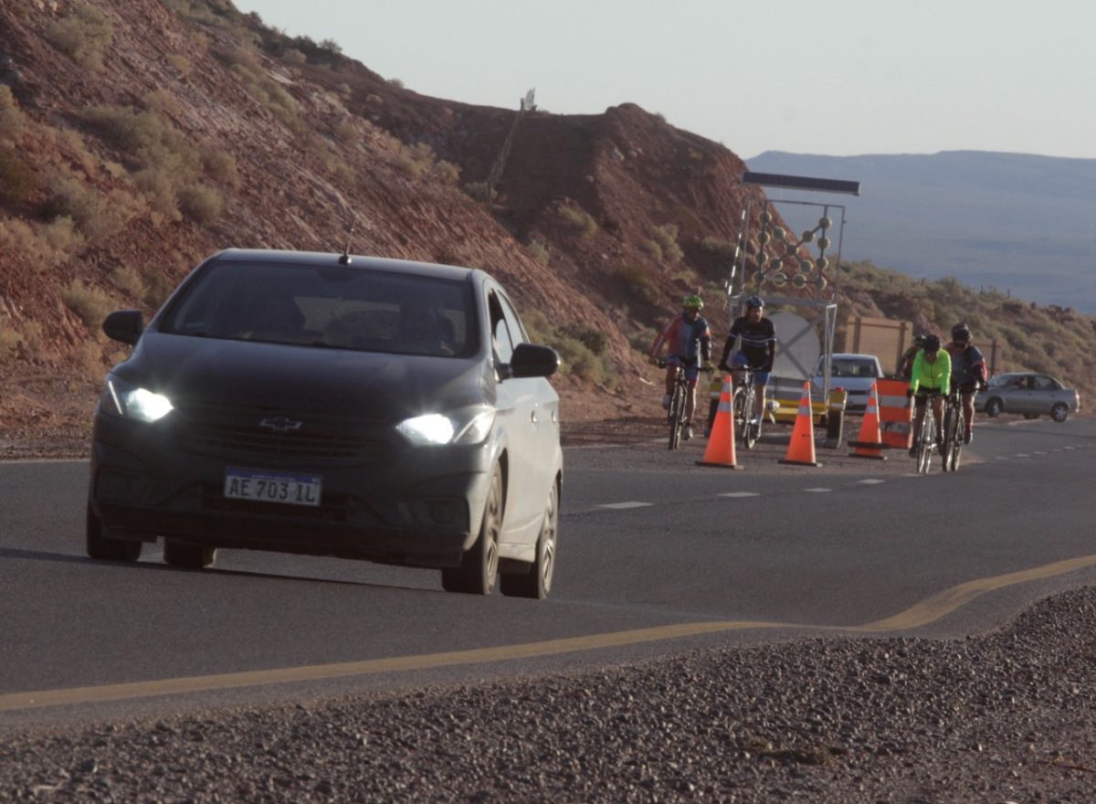 Después de las tormentas, quedaron deformaciones sobre la Ruta 22 en Cutral Co y en Plottier (ex Autovía Norte). Fotos archivo  Oscar Livera.