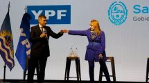 Imagen de YPF acordó saldar la deuda que tiene con Santa Cruz