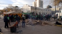 Imagen de ATE acampa frente a la sede de Función Pública en Viedma