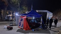 Imagen de Dos  jóvenes detenidos tras embestir con el auto el acampe policial en Viedma