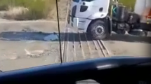 Imagen de Video: Así fue el choque entre el tren y un camión que cruzó el paso a nivel en Bariloche