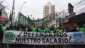 Por «salarios dignos», unos 2000 estatales marcharon con el Frente Sindical en Roca