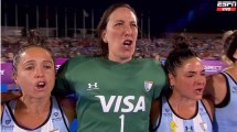 Imagen de Orgullo y llanto: así fue el himno de Las Leonas en la previa a la final del Mundial