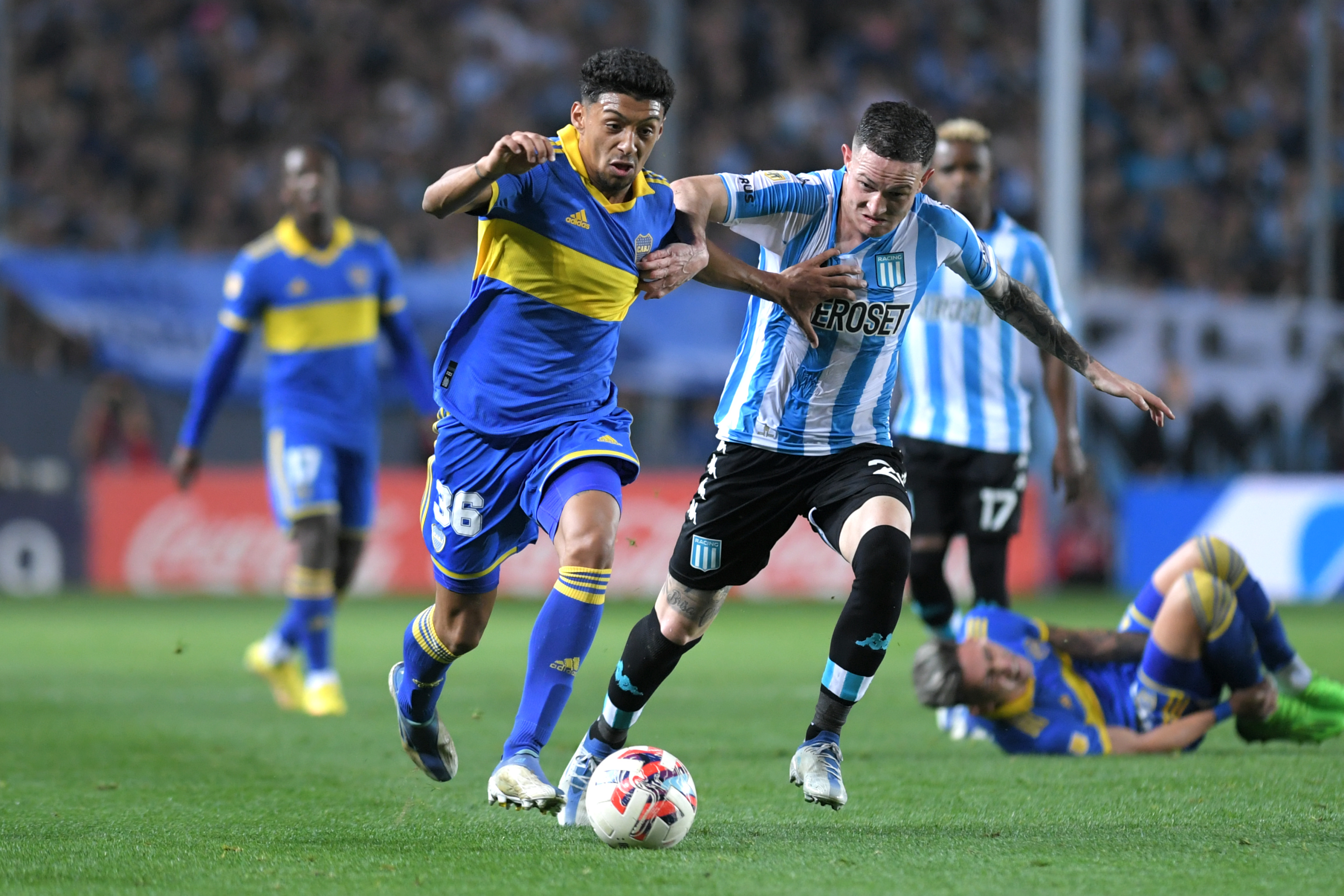 El ingreso de Cristian medina fue clave en Boca para cambiar la imagen final (Foto/Télam)