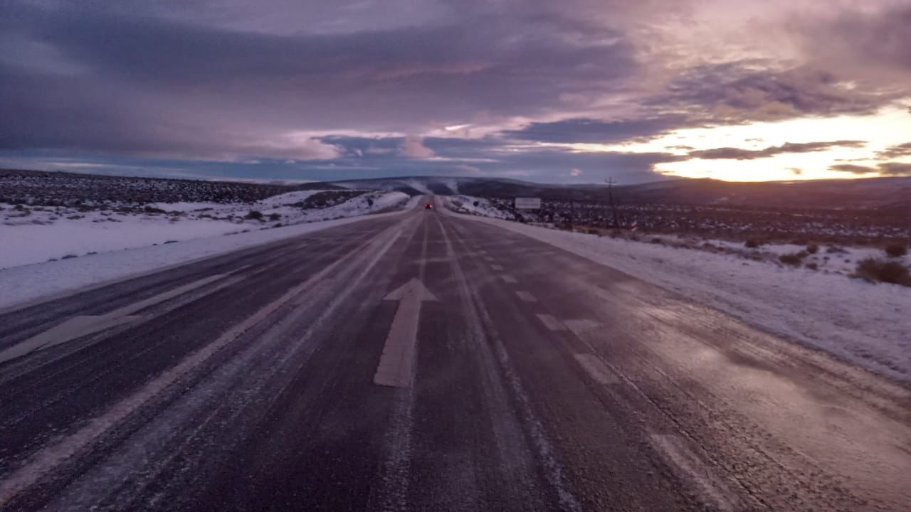 Hay formación de hielo en la Ruta Nacional 23 desde Dina Huapi a Jacobacci. Archivo