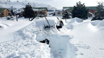 Imagen de ¿Y dónde está el auto? En Caviahue salió el sol después del temporal de nieve y no fue fácil encontrarlo rápido…