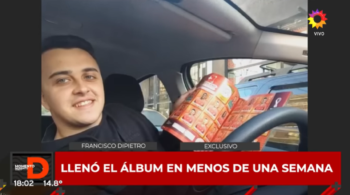 Francisco asegura ser el primer argentino en completar el álbum de figuritas de Qatar. 