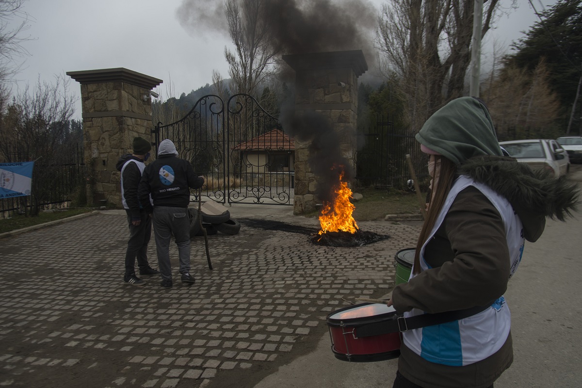 La protesta se llevó a cabo en el Hotel Beluno en Península San Pedro. Foto: Marcelo Martínez