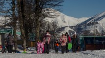 Imagen de Bariloche llega al 85% de ocupación y recibe a los turistas con nevadas intensas