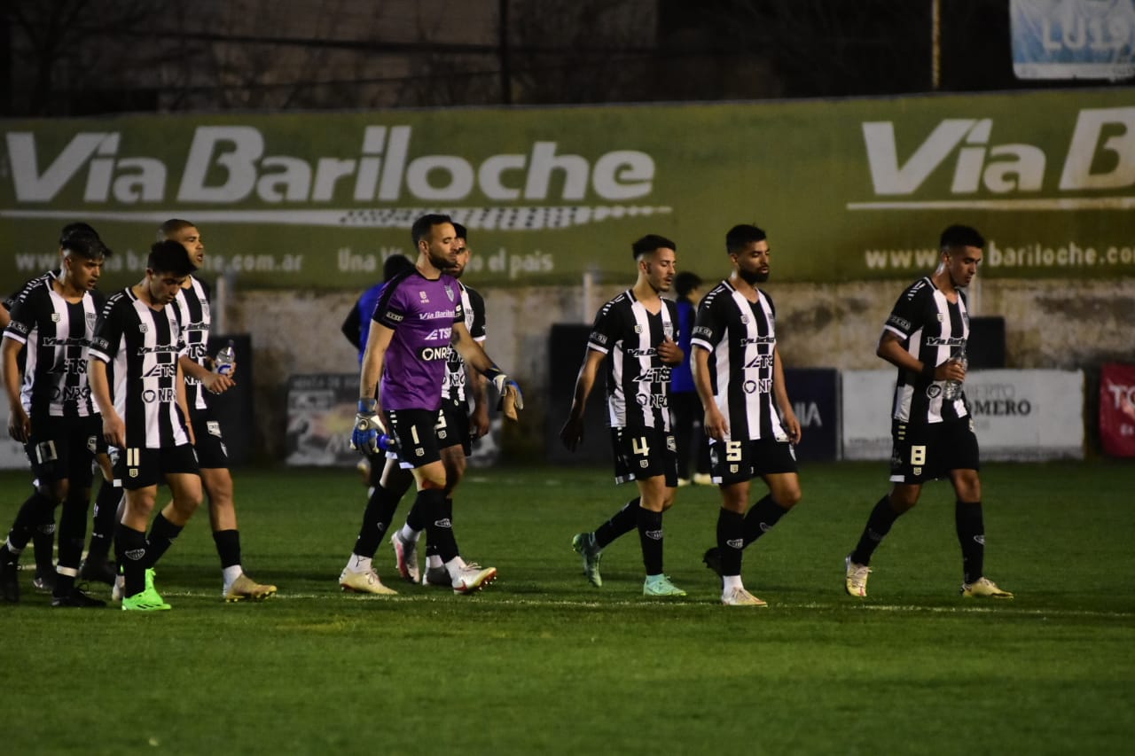 Cipo se fue cabizbajo, con la sensación de dejar 2 puntos en el camino. (Foto: Yamil Regules)