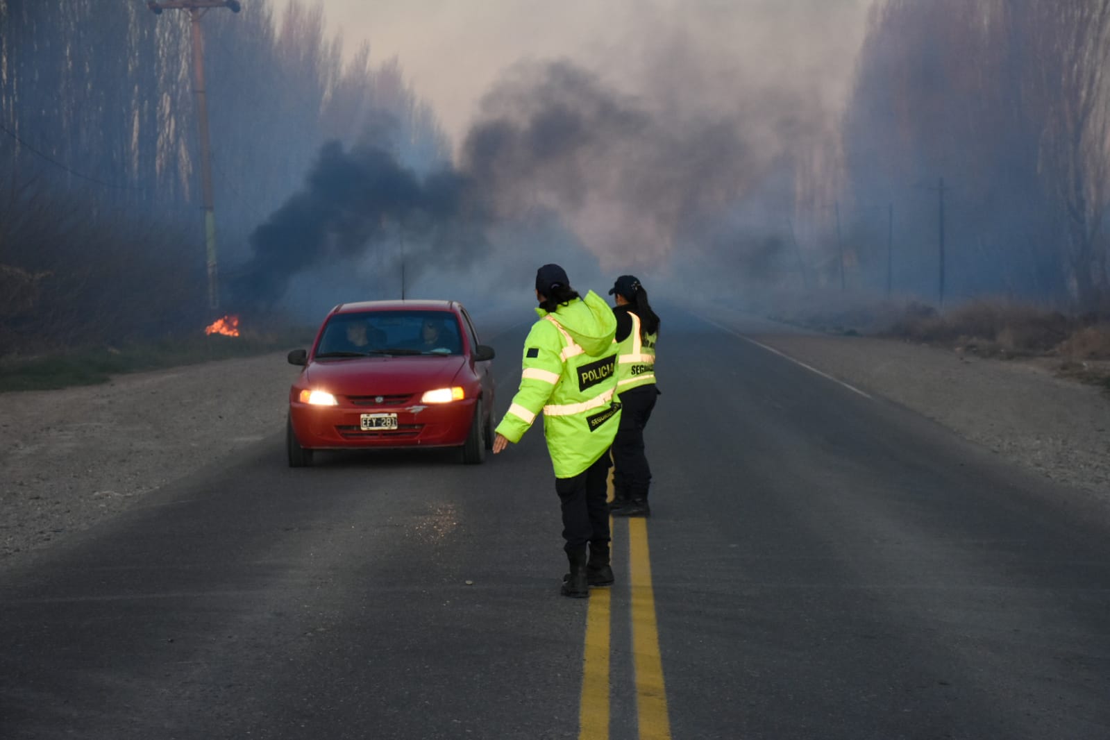 El fuego comenzó pasadas las 18 horas. Foto Juan Thomes