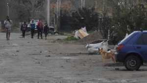 Denuncian daños en conexiones de agua en un barrio de Roca: «Es una bomba de tiempo»