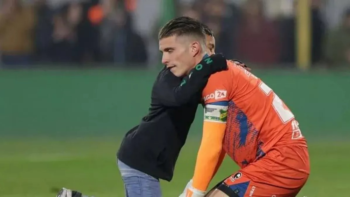 El gesto tierno del niño conmocionó al mundo del fútbol.