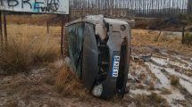 Imagen de Dos vuelcos y un despiste por las lluvias, en Ruta 22 a la altura de Godoy