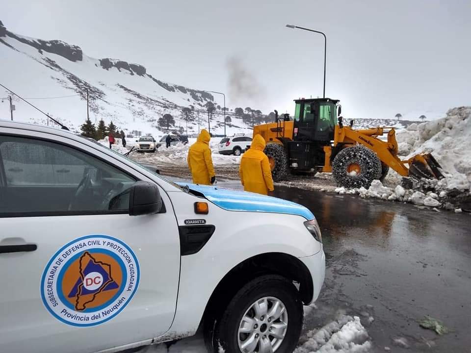 Antes de transitar, se recomienda chequear el estado de las rutas en Neuquén. Foto: Archivo Facebook Subsecretaría de Defensa Civil y Protección Ciudadana. 