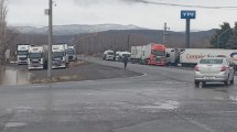 Imagen de Nuevamente hay más de 100 camiones varados en Las Lajas por el cierre del paso Pino Hachado 