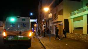 Un hombre herido en un violento asalto en el centro de Roca