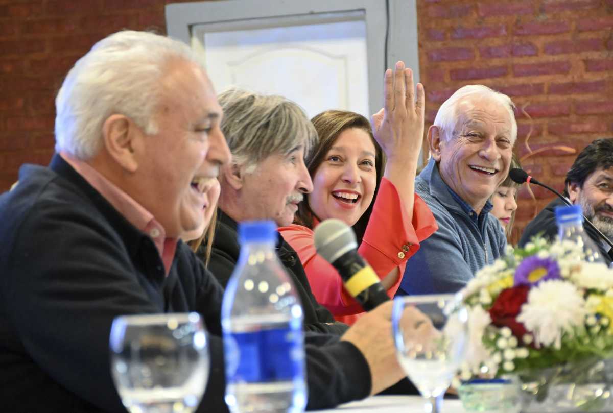 Carreras aceptó la invitación de Belich y de la conducción gremial. En el predio de Camioneros hubo acto y almuerzo. (Foto: Florencia Salto)