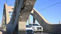 Imagen de El puente carretero Neuquén-Cipolletti, a tres meses de su festival, luce así de abandonado