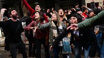 Imagen de Sigue la vigilia de militantes frente a la casa de Cristina Kirchner en Buenos Aires