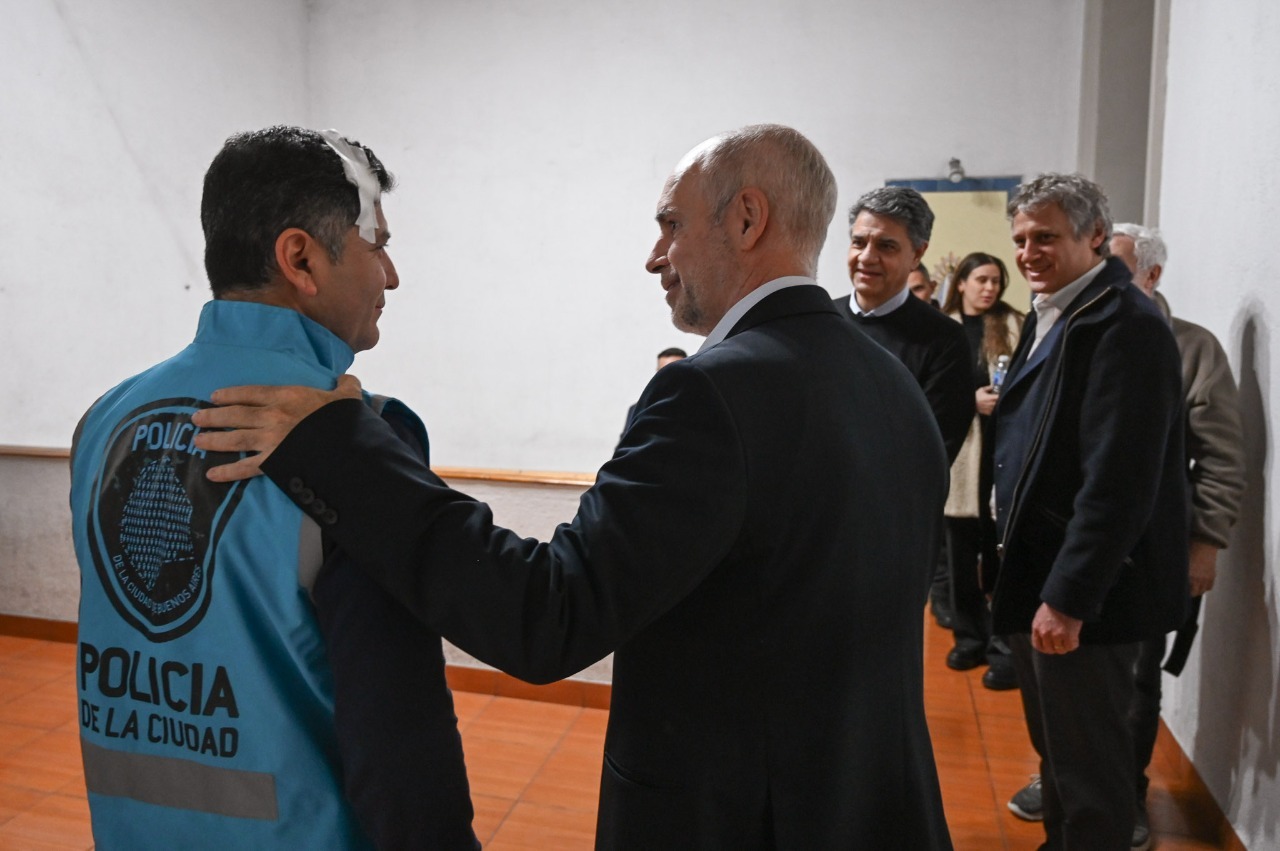 Horacio Rodríguez Larreta visitó a los policías de la Ciudad heridos el sábado. Foto gentileza. 
