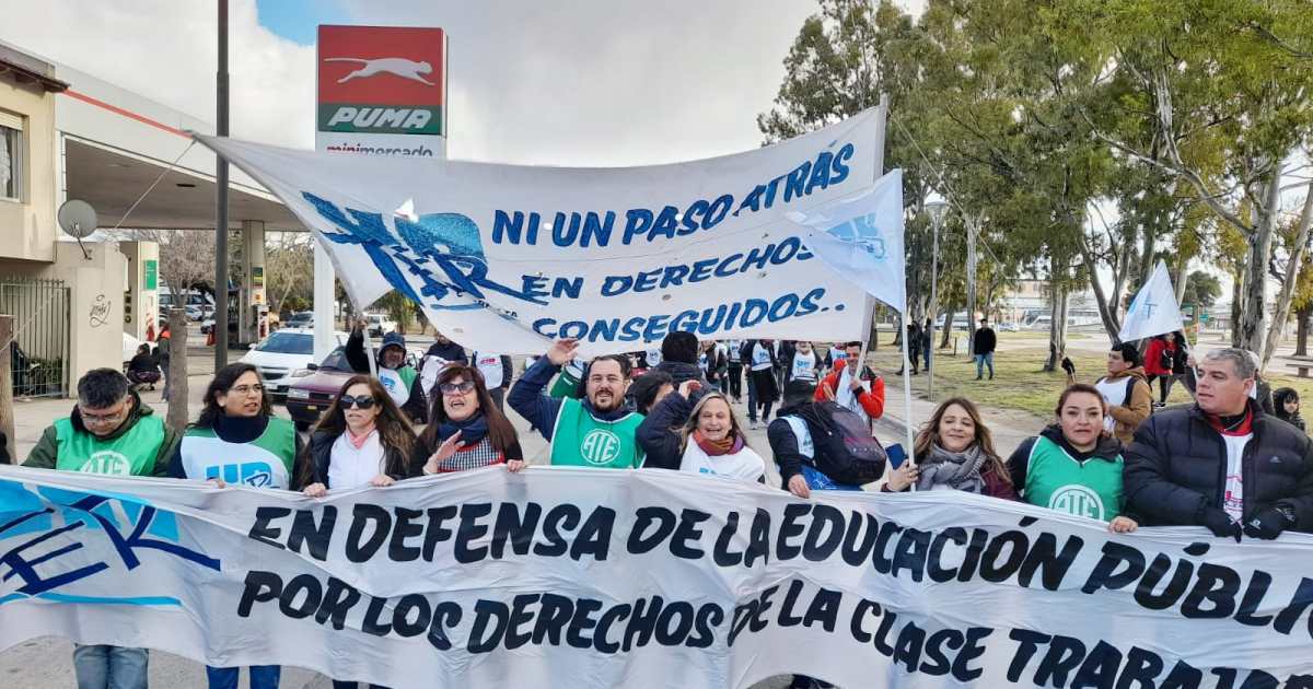 Conflicto Docente Comenzó En Viedma Una Masiva Marcha De Unter