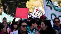 Imagen de Terminó la marcha por el centro de Neuquén, pero sigue el paro en los hospitales