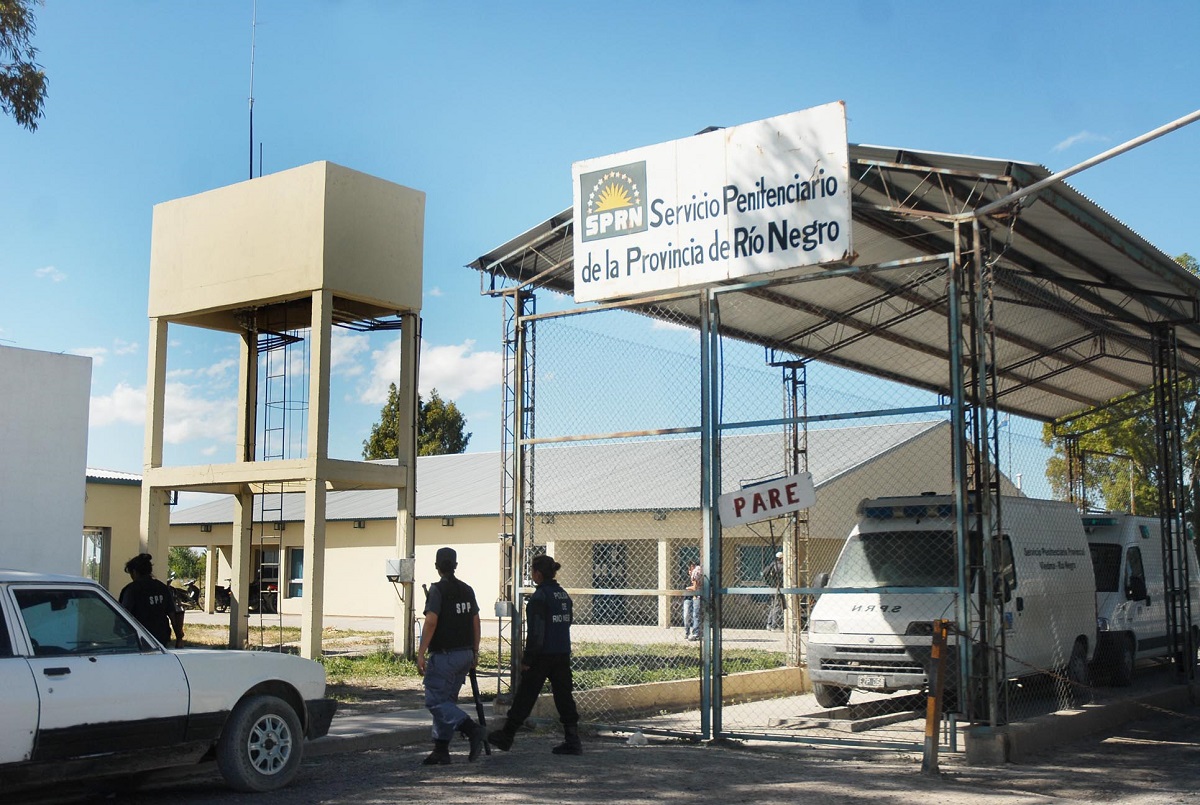 La evasión se produjo en el penal provincial que funciona en Viedma. Foto: archivo.