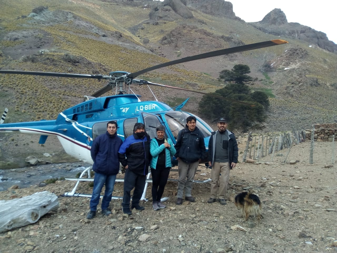 Asistieron a dos hermanos crianceros con más de 80 años cerca de Zapala. Foto: https://www.facebook.com/DefensaCivilNeuquen