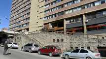 Imagen de Turistas y residentes del Bariloche Center retornaron tras el incendio del edificio