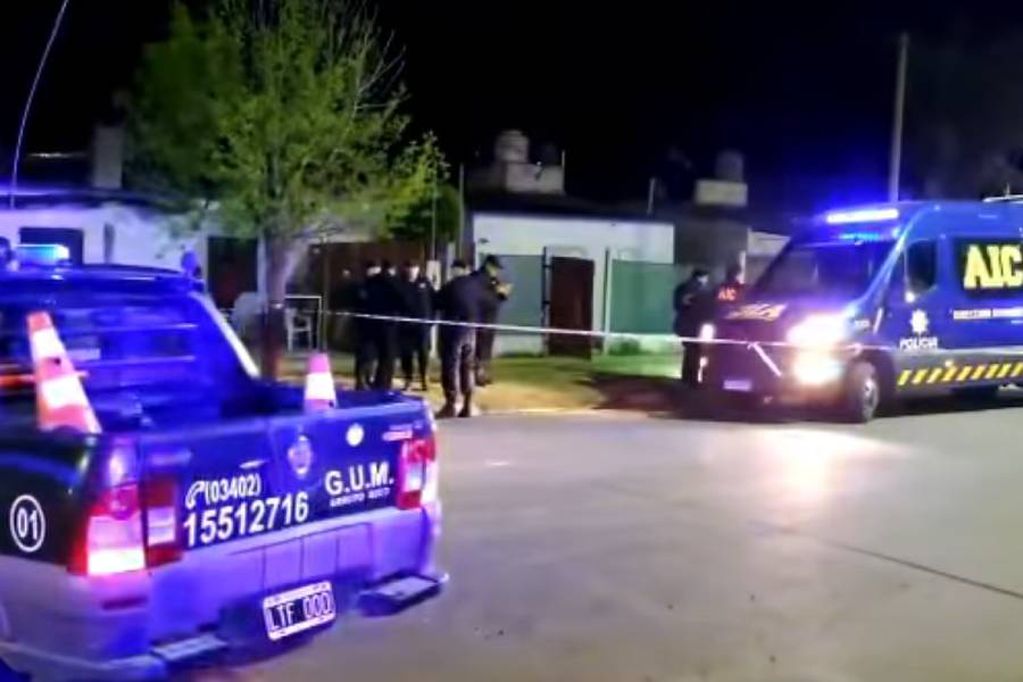 La policía de Santa Fe asistió a la escena del crimen, advertidos por la mamá de los chicos.-