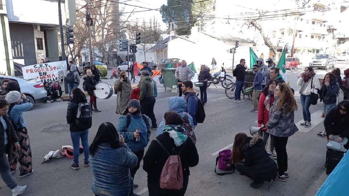 Trabajadores de la  subsecretaría de Familia profundizaron la medida de fuerza Foto: Gentileza. 