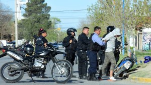 Terminaron detenidos tras intentar robar una vivienda en el centro de Roca