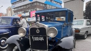 Expo de autos antiguos y clásicos para disfrutar en Neuquén