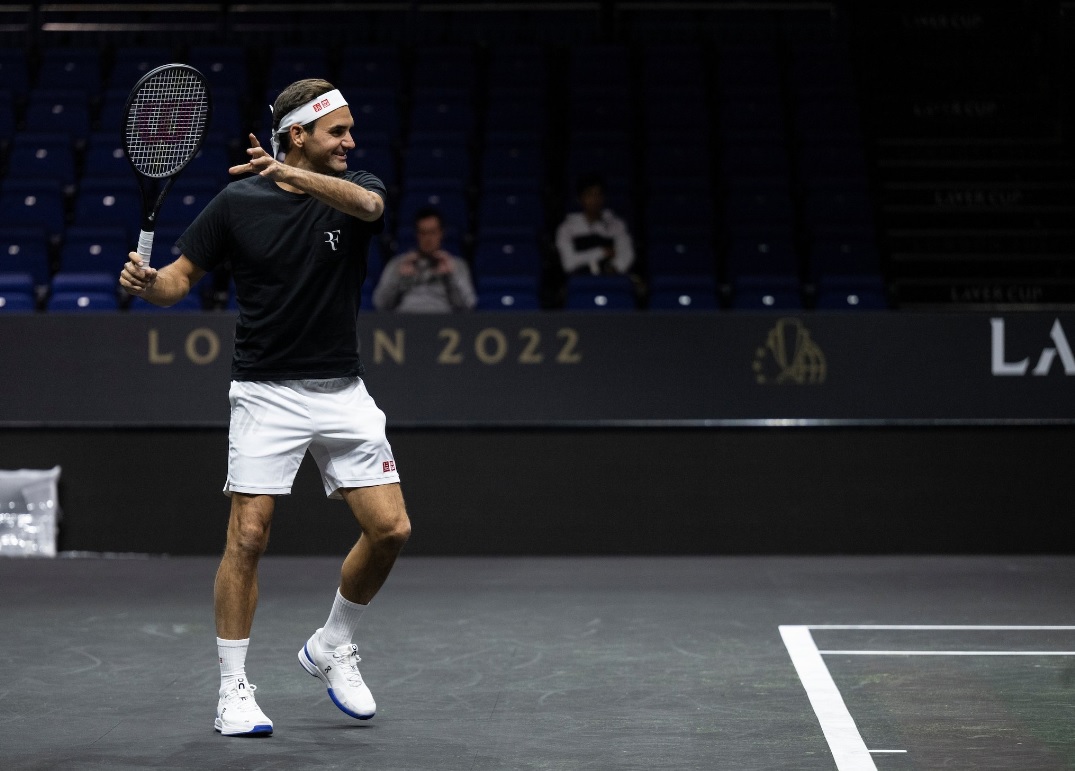 Roger Federer entrena en Londres para llegar de la mejor forma posible a su último partido. 