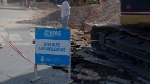 Regresa el agua a los barrios de Neuquén que estaban sin suministro por una válvula rota