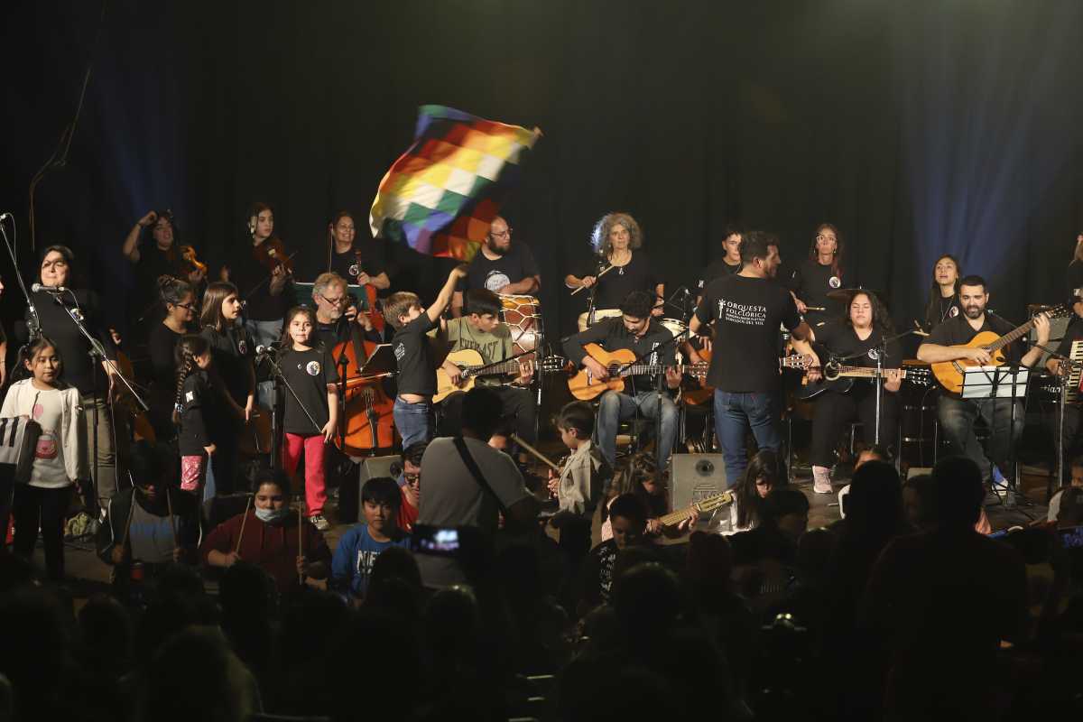 Hoy, la orquesta trasciende el
ámbito musical, para generar grandes impactos en los ámbitos familiares y
culturales, convirtiéndose además en un espacio de prevención, de promoción,
un espacio de encuentro e identificación. 