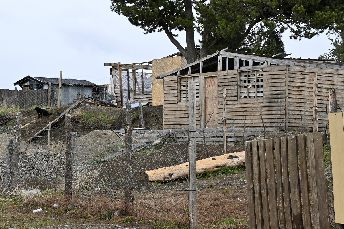 Las familias que se asentaron en el predio en marzo del 2020 levantaron sus casillas y dos años y medio después la toma está consolidada. (foto Alfredo Leiva)